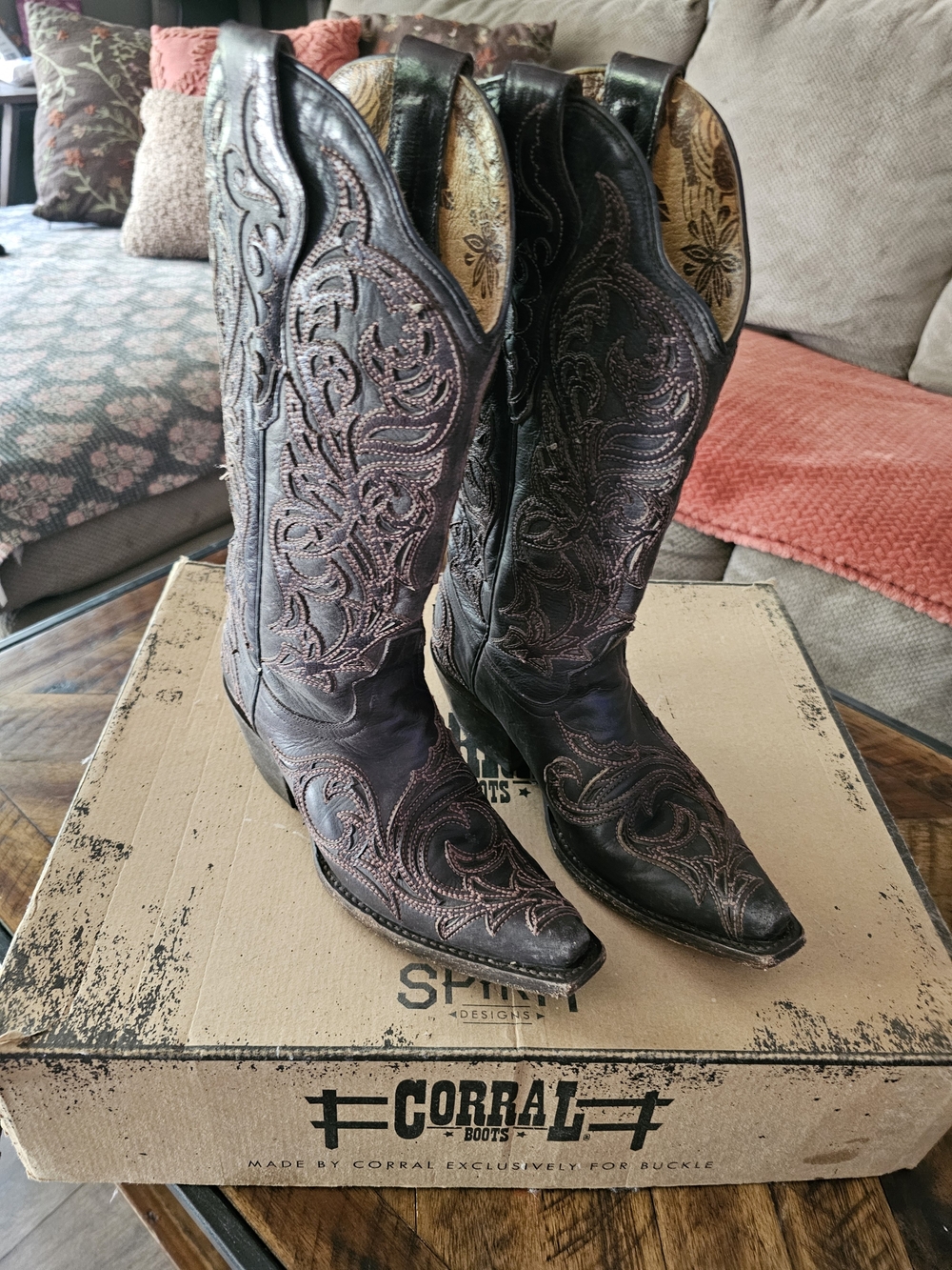 Corral Black Embroidered Western Cowboy Boots